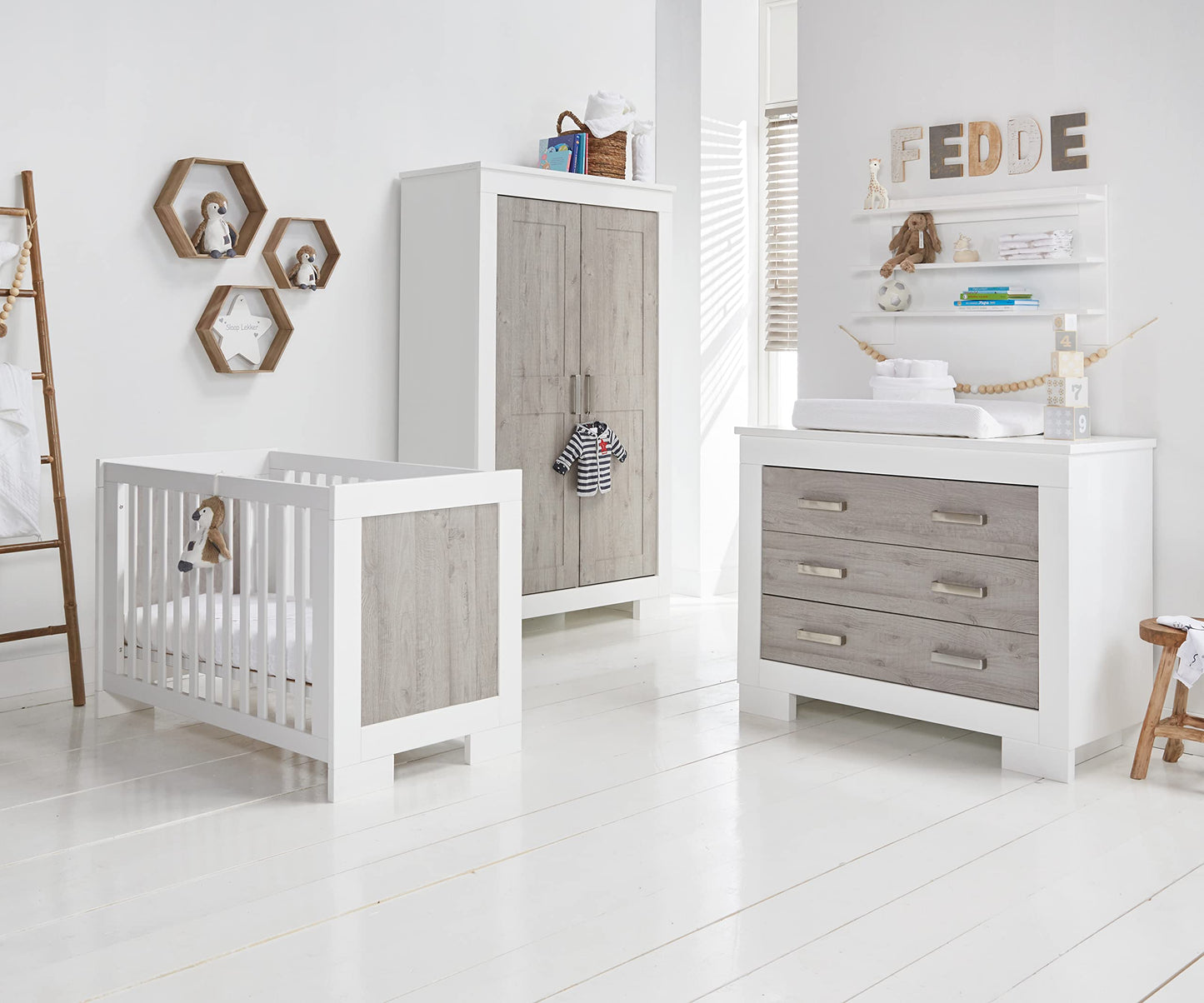 Love N Care Lucca Cot, White/Ash